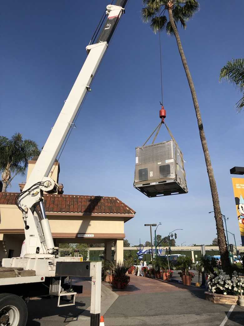 Rooftop equipment crane lift