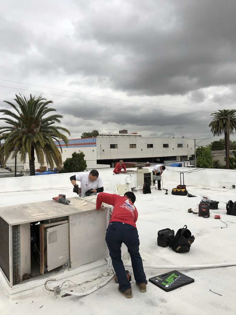 Commercial rooftop HVAC work