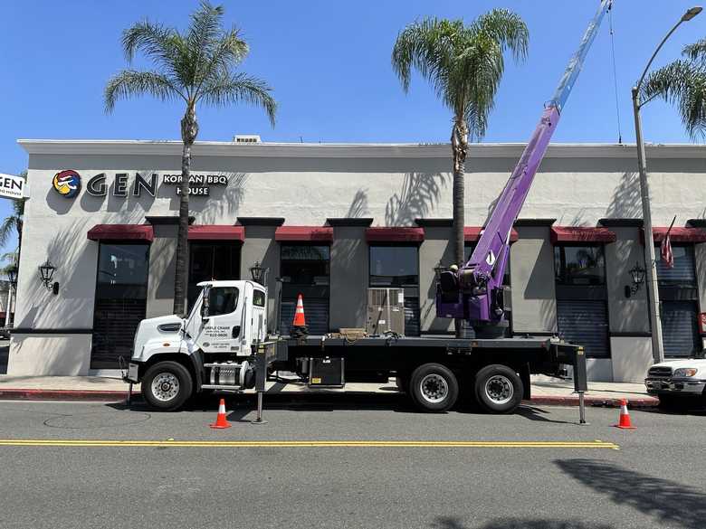 Crane setup for rooftop equipment